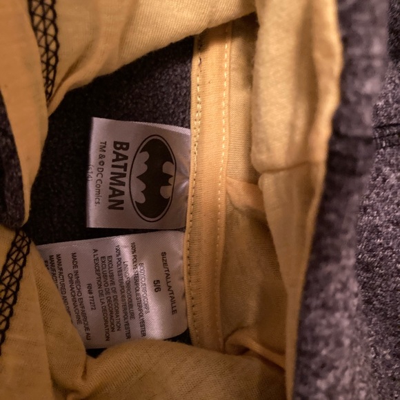 NWT BATMAN DIO HOODIE (5/6) AND SLIPPERS(7/8) - Picture 3 of 5